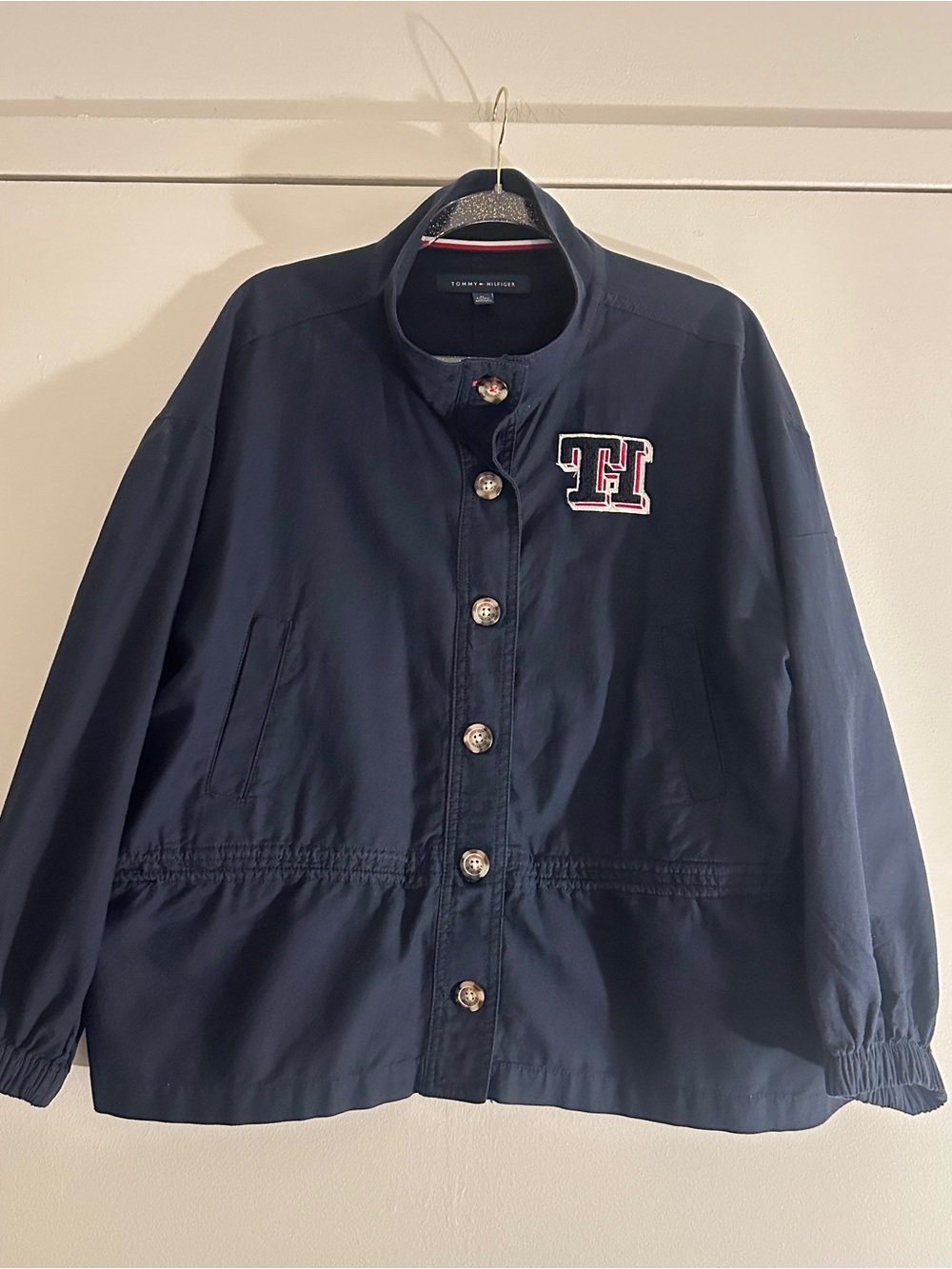 Tommy Hilfiger Heritage
Battle navy blue jacket with chenille logo Women’s-XL